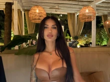 Бивша попфолк певица и корица на "Playboy" днес живее изцяло различен живот