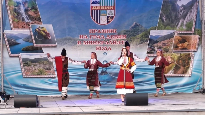 Стотици се събраха за Празника на Девин и минералната вода, богатата програма продължава
