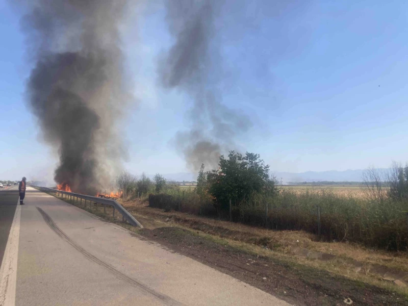 Пожарът край магистрала "Тракия" се разгоря отново, много е близо до мантинелата