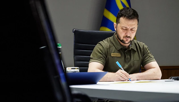 Зеленски наложи санкции срещу "Росатом" и руските енергийни компании