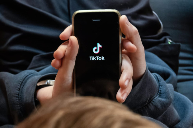 Стачки:TikTok уволнява немския си екип от модератори и го заменя с изкуствен интелект