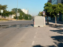 Контейнери за смет пречат на движението във Варна