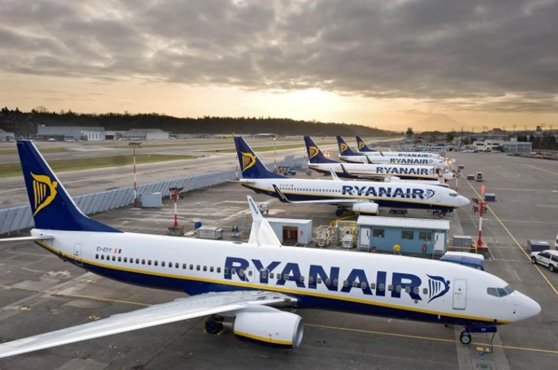 КЗД се заема с Ryanair след скандала на летище "Васил Левски": Проверява ги за дискриминация и тормоз над дете с увреждане