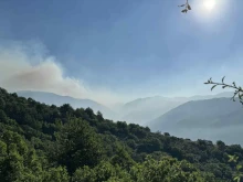 Продължава борбата за овладяването на пожара над Илинденци и Плоски