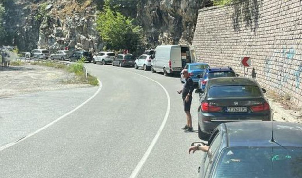 Полицията в Пловдив: Пътничка е загиналата край Бачково, други трима са тежко пострадали