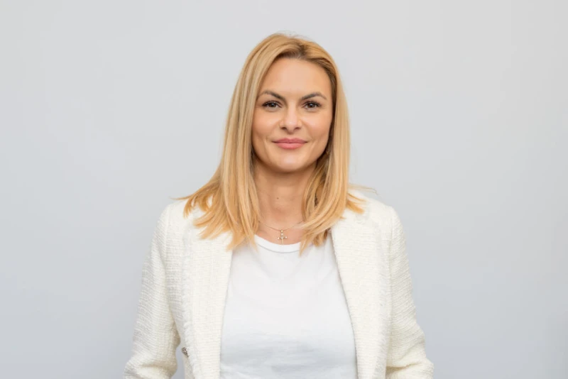 Д-р Бацелова: Новият вариант на COVID-19 се разпознава с "бръснещата силна болка в гърлото"