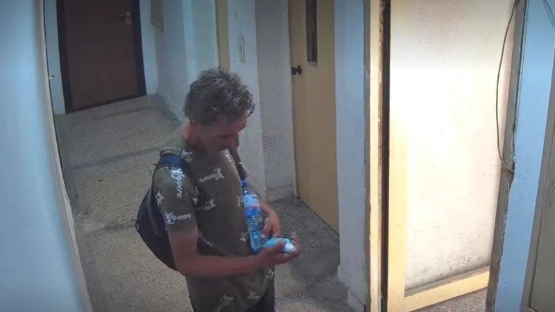Възмутителна кражба от детска количка в Пловдив, крадецът обикалял свободно из блока