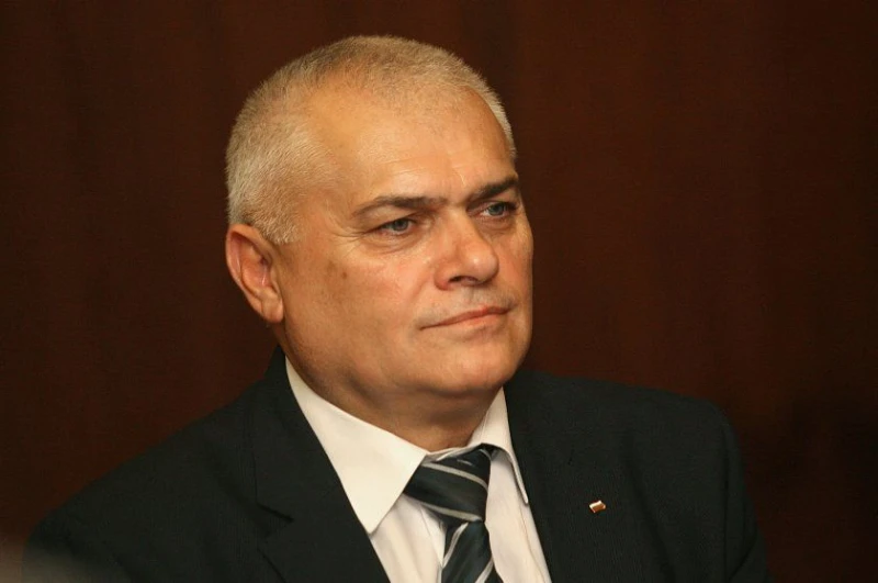 Валентин Радев: Оръжейният бизнес обича тишината
