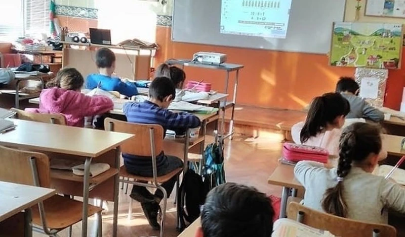 Повече математика, български и природни науки, но за сметка на чуждите езици