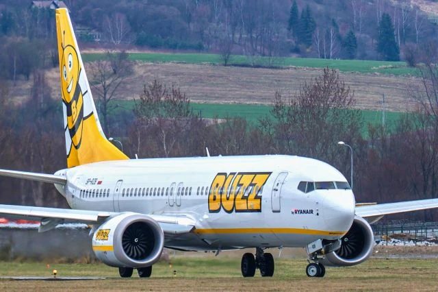 Авиокомпанията Buzz с официална позиция за ескортирания полет от София за Лондон