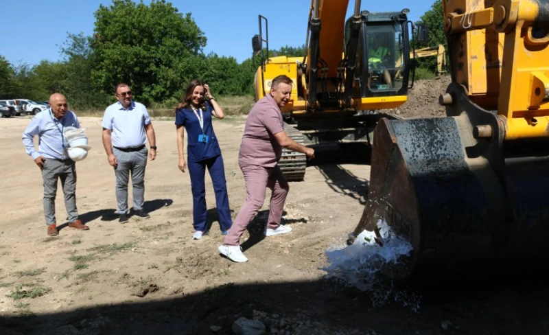 Направиха първа копка на новия корпус на университетската болница в Плевен