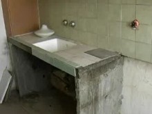 Самотна майка, останала без дом след пожара в "Остромила", се нанесе в общинско жилище