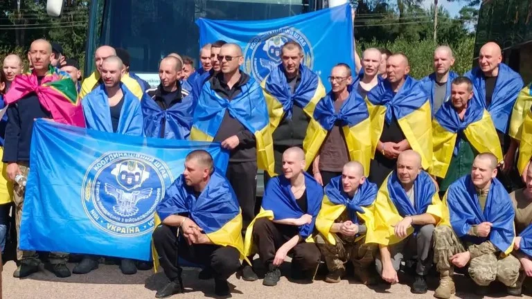 33 военни и 51 цивилни: 84 украинци се завърнаха у дома