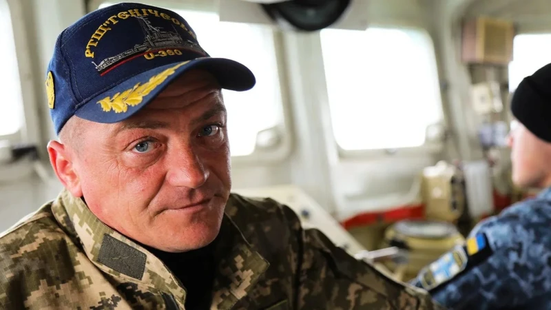 Командирът на легендарния "Геническ" се завърна в Украйна след три години в руски плен