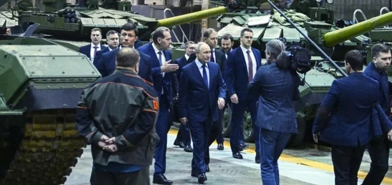 Bloomberg "разкри" пукнатините в сърцето на военната икономика на Путин 