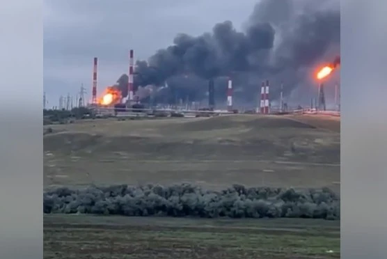 ВСУ удариха един от най-големите нефтопреработвателни заводи на "Роснефт"