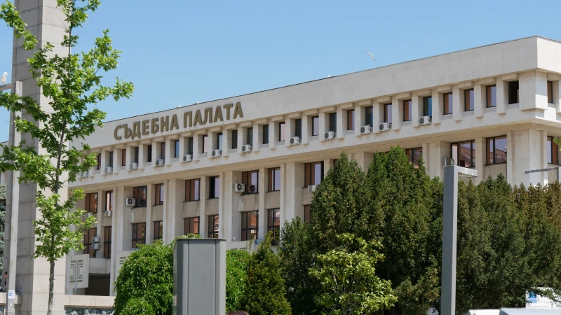Опровергаха твърдението, че майката на младежа, помел туристи в Слънчев бряг, работи в съдебната система