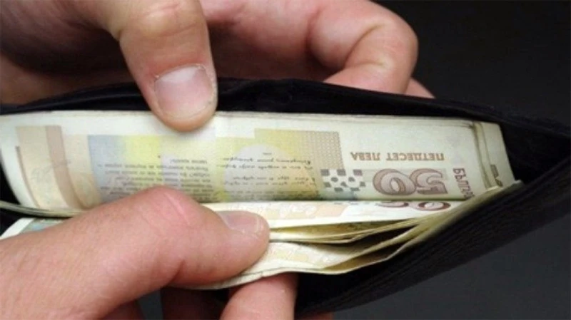 Вдигат минималната работна заплата