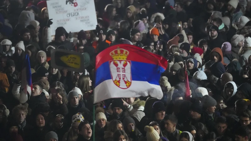 Поредна нощ на безредици в Сърбия, Вучич обвини "чужди сили" за протестите