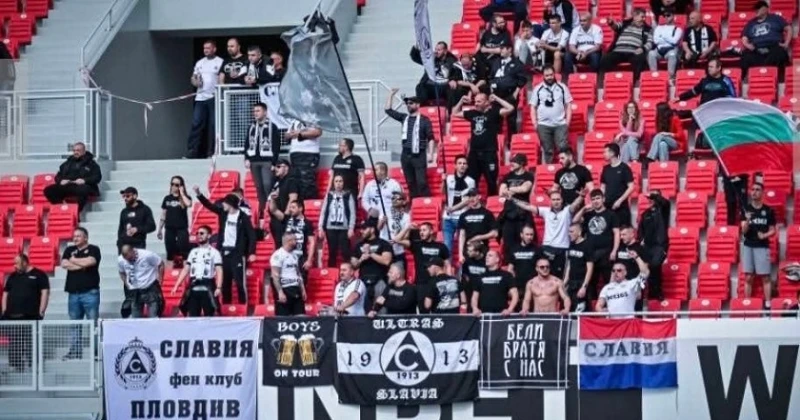 Футболисти и треньори се противопоставиха на протеста на феновете