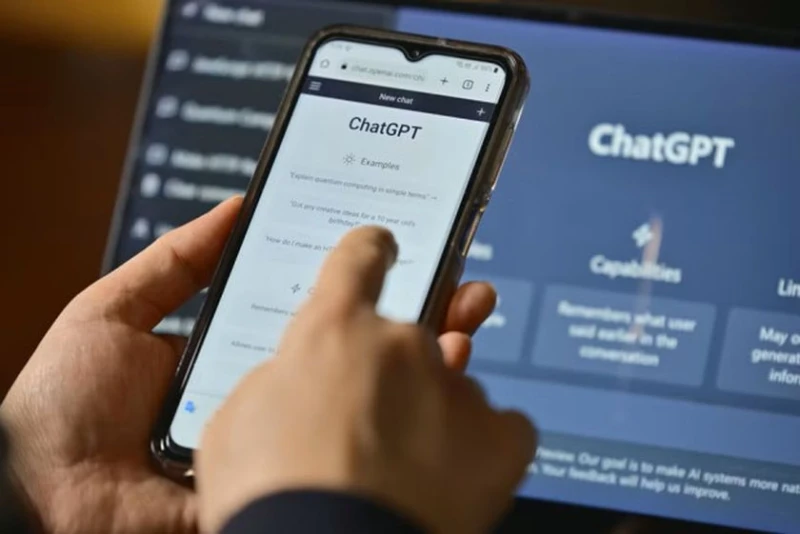 Потребители, зависими от ChatGPT, искат тази функция да се върне