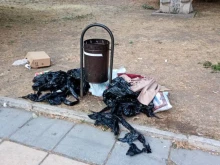 Едни цапат, други чистят, но картината във Варна не се променя