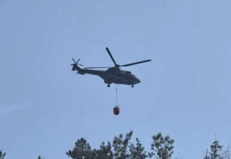 Военнослужещите се включиха с два вертолета в потушаването на три големи пожара, възникнали в страната