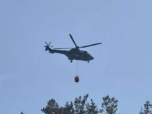 Военнослужещите се включиха с два вертолета в потушаването на три големи пожара, възникнали в страната