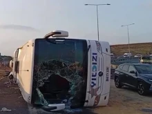Пътнически автобус се преобърна на магистрала в Турция
