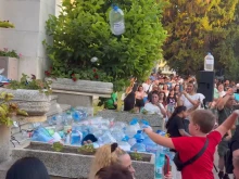Община Плевен бе затрупана от празни бутилки от вода 