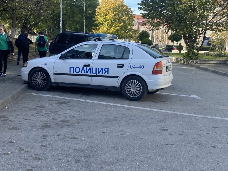 Пиян шофьор се заби в спряла на светофар кола, полицията го задържа