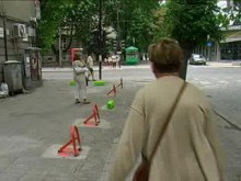Наглост! Частен двор на тротоара!