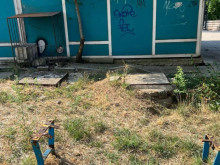Дама от столичния "Младост": Разрушени и необезопасени градинки, висящи и опасни кабели, рискът някой да пострада става все по-голям