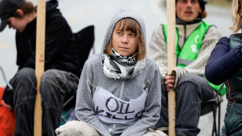 Активисти заедно с Грета Тунберг блокираха главната рафинерия на Норвегия