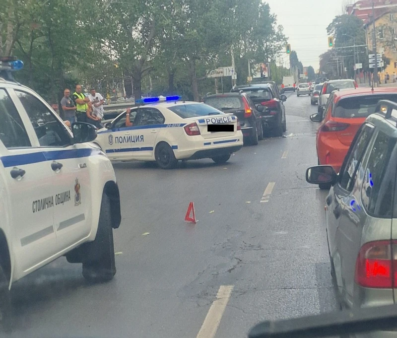 Верижна катастрофа в София, четири автомобила се удариха на голям булевард