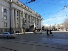 Гледат мярката на мъжа, опитал да открадне 114 хил. лева от жена пред банков клон в София
