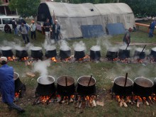 Мюсюлмани се молят за дъжд край Асеновград 