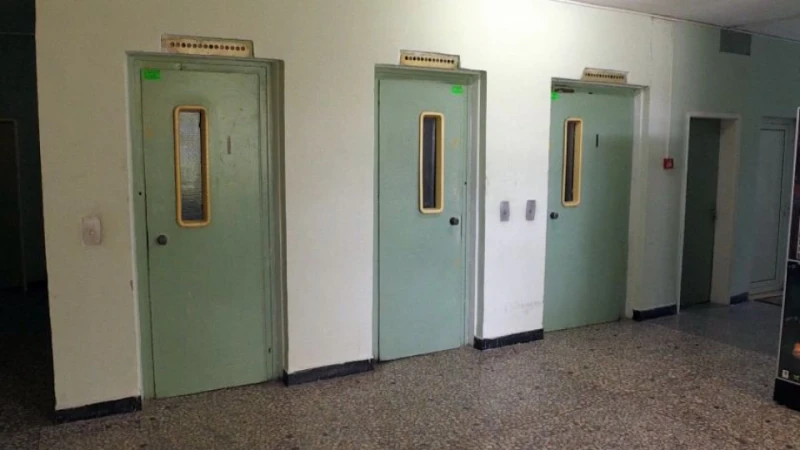 Нападение над длъжностно лице и счупено стъкло: Мъж буйства в медицинско заведение в Плевен