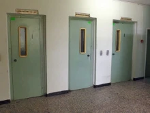 Нападение над длъжностно лице и счупено стъкло: Мъж буйства в медицинско заведение в Плевен