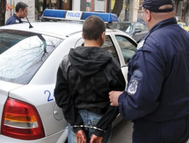 Пияно хлапе седна зад волана в Разградско, но изтърва пътя