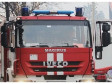 Три магазина и чейндж бюро горяха при пожар в Несебър