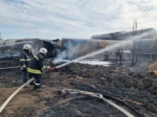 Възстановено е движението на влаковете в района на Пясъчево, където се запалиха цистерните