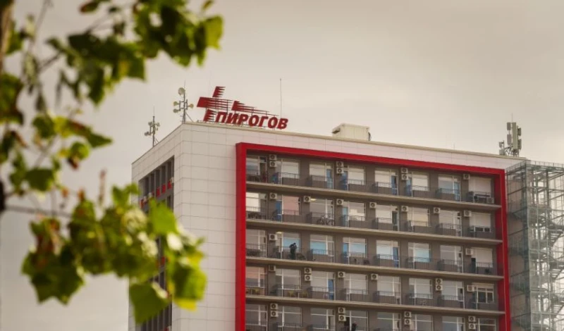 Оперираха кондуктора, пострадал в зверското меле между кола и автобус в София