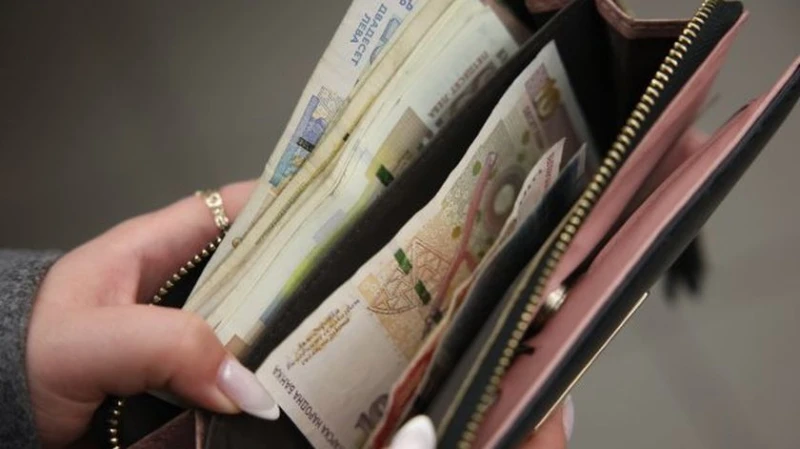 300,13 лв. месечно за жена, родила и отгледала 6 деца в България
