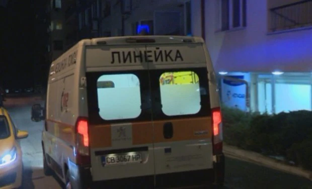 Екшън в Созопол! Млада жена брани гаджето си, той я наръга без да иска с нож