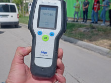 Мотористи решиха, че могат да карат пияни, но варненската полиция ги спипа