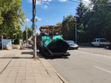 Дама: При Румънското посолство така правят ремонт, че пешеходците трябва да слязат от тротоара и да ходят по пътното платно