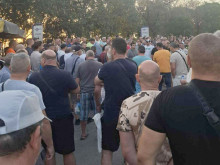 Работници на КЦМ се събраха на протест, искат по-високи заплати