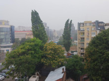 Мощна буря със силен дъжд и ураганен вятър удари София