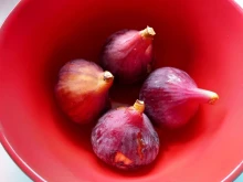 Смокинята – освен, че е вкусна, помага при кокоши трън и рани